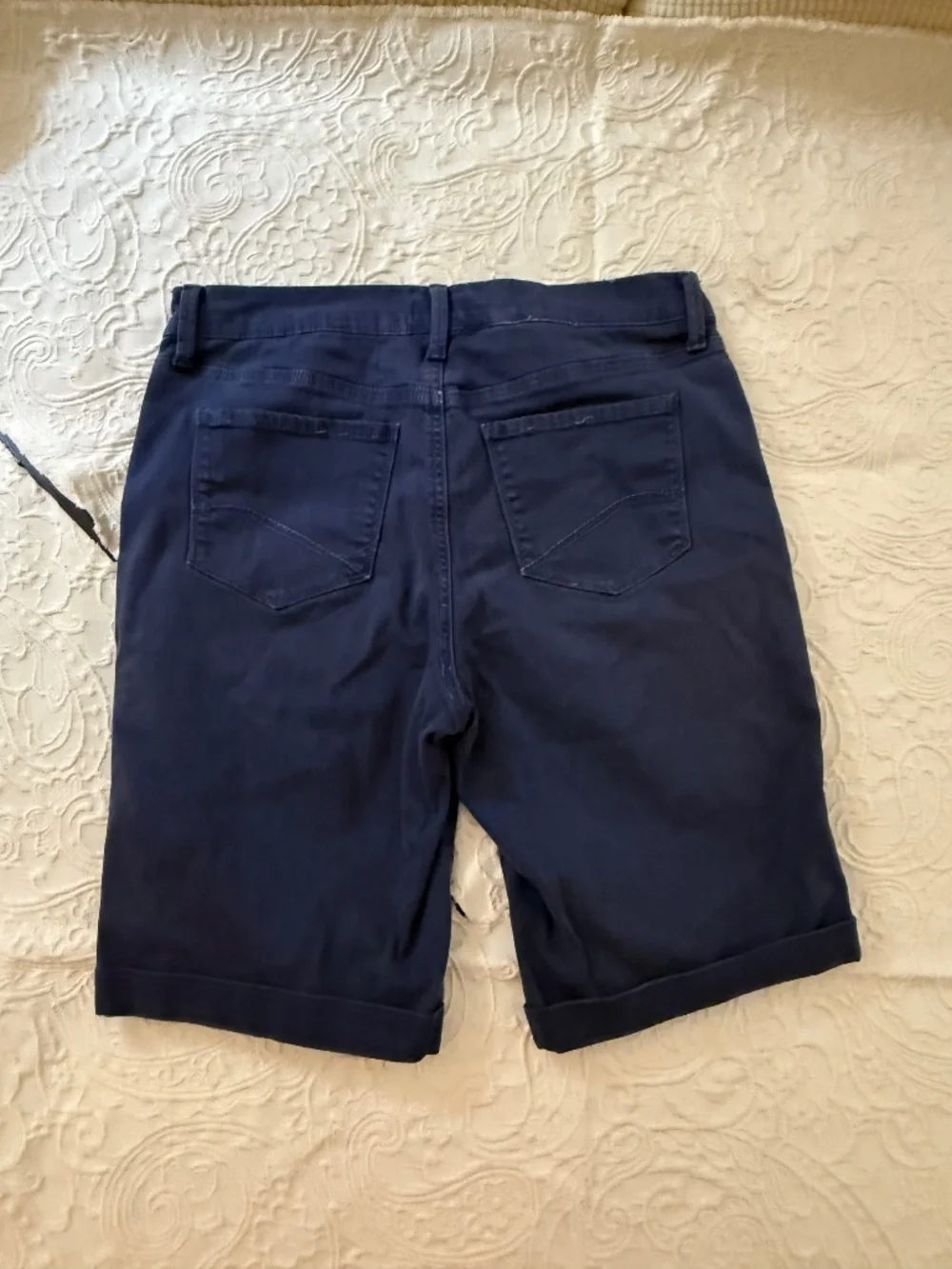 NYDJ BERMUDA SHORTS SIZE 8 - Picture 3 of 6